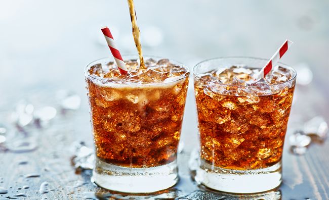 9 dôvodov, prečo prestať piť sladené bublinkové nápoje