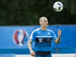 Všetci Slováci trénovali, v uvoľnenej atmosfére si zachytal i Škrtel