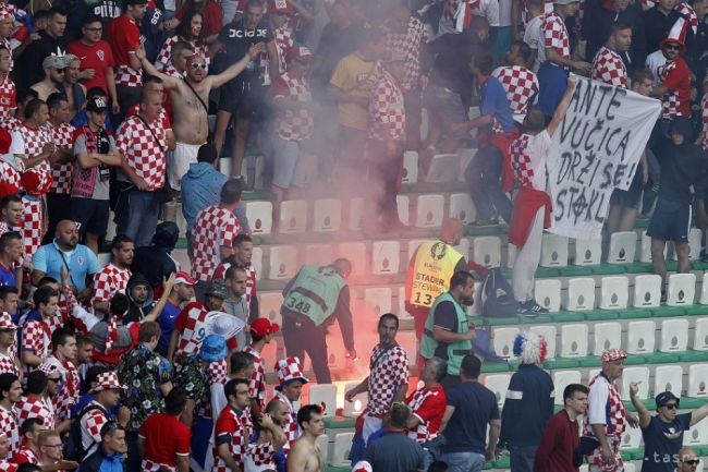 UEFA už vyšetruje vyčíňanie fanúšikov v dueli Chorvátsko - Česko