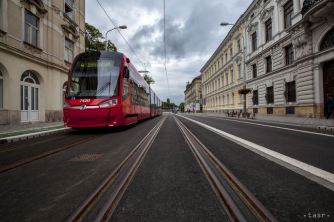 Cez Jesenského a Mostovú nebudú takmer mesiac premávať električky