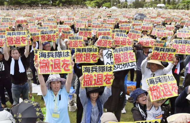 Zločin spájaný s americkými silami vyvolal v Japonsku masové protesty
