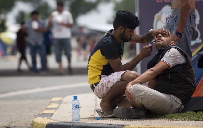 Polícia zadržala minulý týždeň troch 35 migrantov