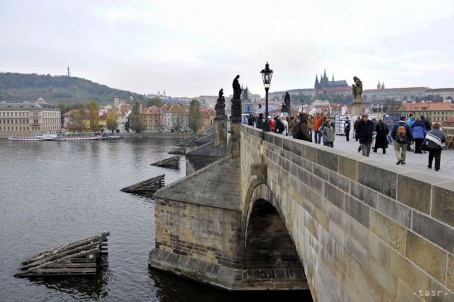 Webový portál iDnes.cz spustil anketové hlasovanie Čechov o tzv. czexi