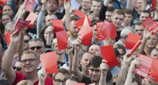 VIDEO: Pred komplexom Bonaparte protestovali tisícky ľudí