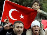Turecko chce zatknúť trojicu osobností za podporu prokurdských novín