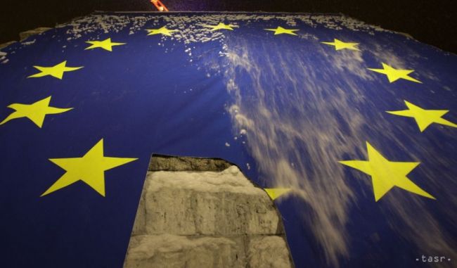 Misia EÚ začala presúvať svoje úlohy na kosovské orgány
