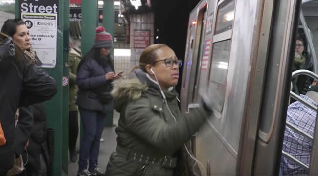 Video: Krásna kompilácia ľudí, ktorí zmeškali metro