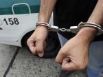 Policajná hliadka zadržala v Bratislave pri čine dvojicu vlamačov