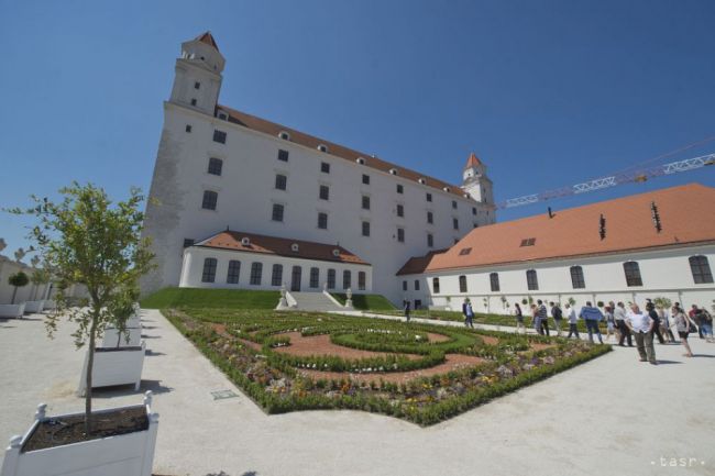 VIDEO: Baroková záhrada Bratislavského hradu je už otvorená pre verejnosť