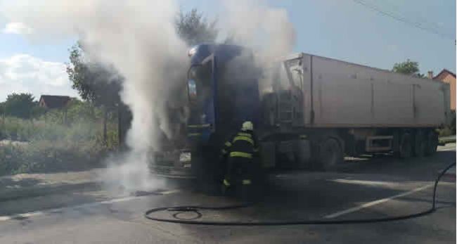 FOTO: V dvoch rôznych mestách horeli kabíny kamiónov