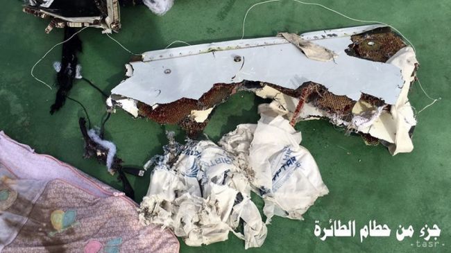 Čierne skrinky zo zrúteného egyptského lietadla prevezú do Francúzska