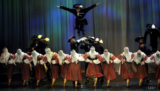 Vystúpením SĽUK-u sa začínajú dnes v Podhorí folklórne slávnosti