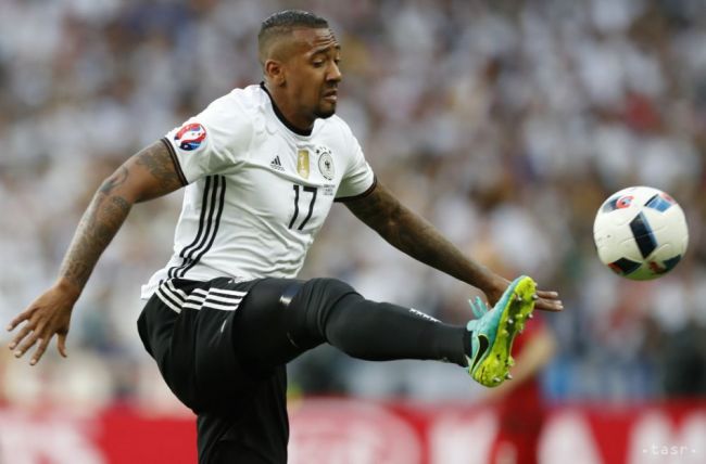 Obranca Boateng nastúpi do zápasu proti Slovensku