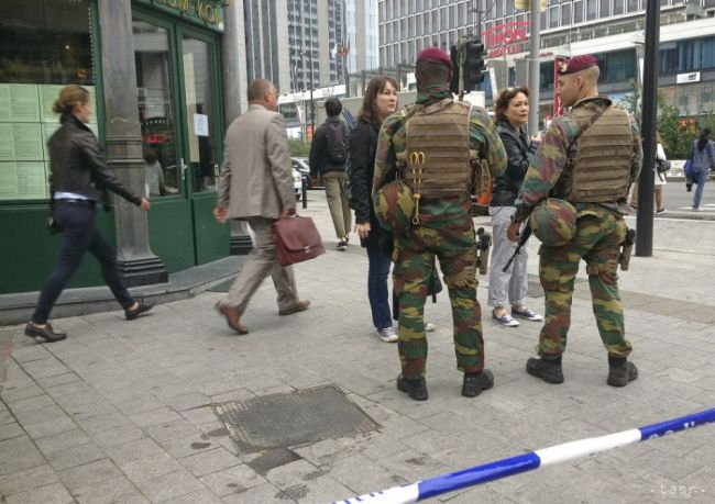 Belgická polícia zadržala pri nočných raziách dvoch ľudí