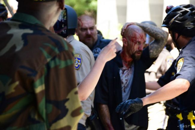 Stret nacionalistov s antifašistami si v Kaliforni vyžiadal zranených