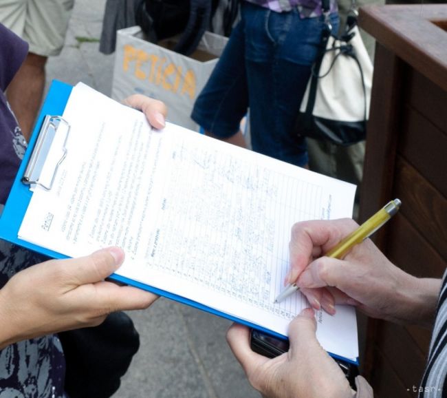 CHORVÁTSKY GROB: Odovzdajú petíciu za referendum o odvolaní starostu