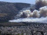 Požiar severne od Atén vyčíňa už štvrtý deň