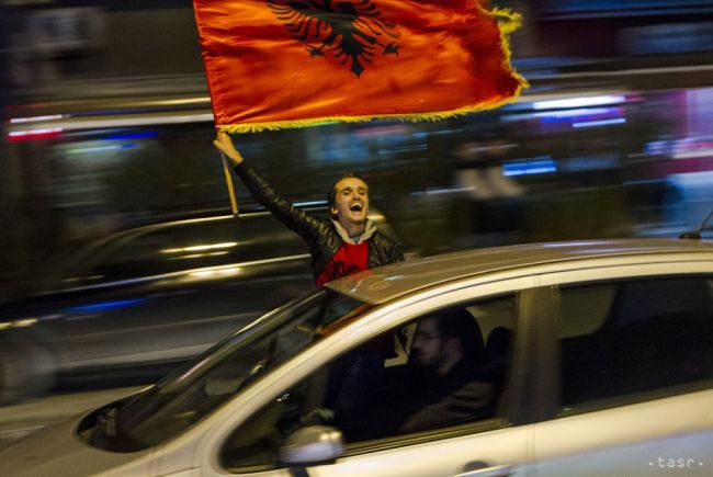 V Čiernej Hore vztýčili albánsku vlajku a tabuľu Kosovská republika
