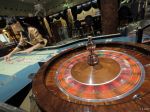 V Česku zatkli muža, ktorý vyhral v kasíne podvodom pol milióna Kč