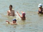 Letné teploty lákajú osviežiť sa vo vode