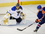 Hall sa sťahuje z Edmontonu do New Jersey, opačným smerom ide Larsson