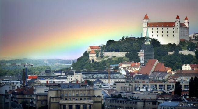 Dunaj v Bratislave sa dnes večer zmení na obrovské vodné divadlo