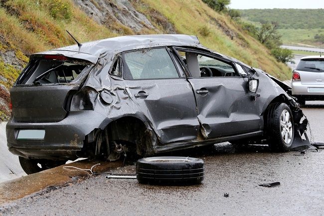 Ťažko opitý vodič s takmer tri promile skončil v priekope