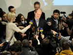 Kotlebovci začali zbierať podpisy za referendá o vystúpení z EU a NATO