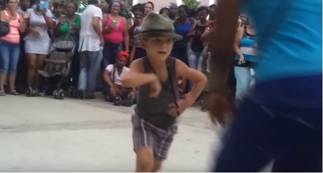 Video: Neskutočný malý tanečník