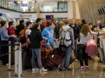 Odrieknuté a zrušené lety vyvolali v Barcelone pobúrenie na letisku