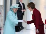 Kráľovná Alžbeta dnes v Škótsku poslancov vyzvala, aby zachovali pokoj