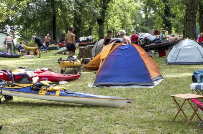 Čechov opäť láka stanovanie, predaj stanov vzrástol o štvrtinu