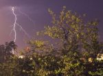 Meteorológovia varujú pred búrkami na celom Slovensku