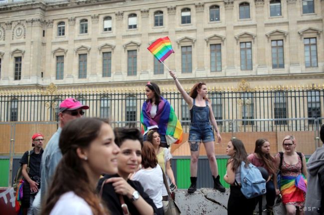 Pochod za práva homosexuálov v Paríži sprevádzali prísne opatrenia