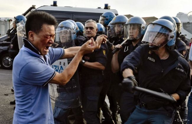Protesty v Číne proti výstavbe spaľovne prerástli do sporov s políciou