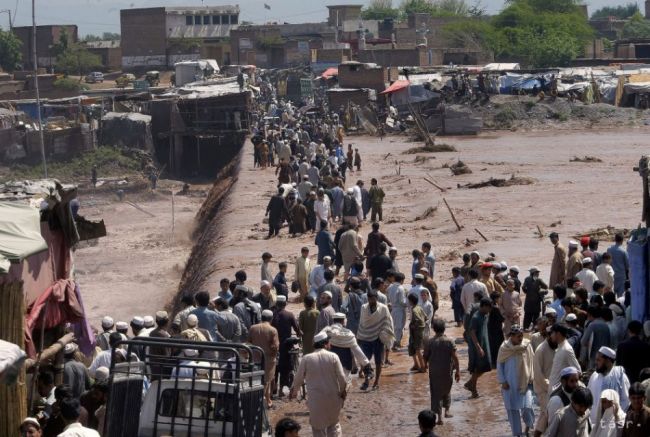 Povodne si v Pakistane vyžiadali najmenej 30 mŕtvych