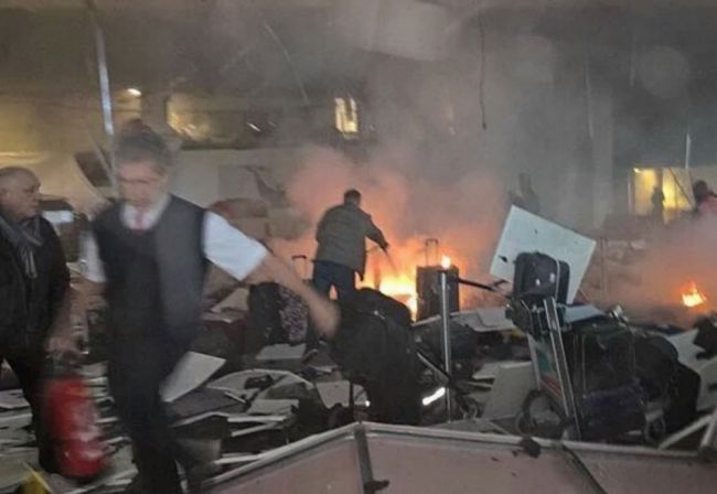 Vydali zatykače na 13 podozrivých z útoku na istanbulské letisko