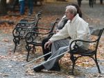 Z horiaceho domova dôchodcov evakuovali 60 penzistov