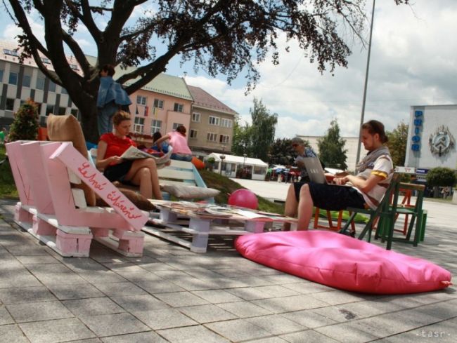 Na Námestie slobody v Prievidzi sa vrátila Letná čitáreň