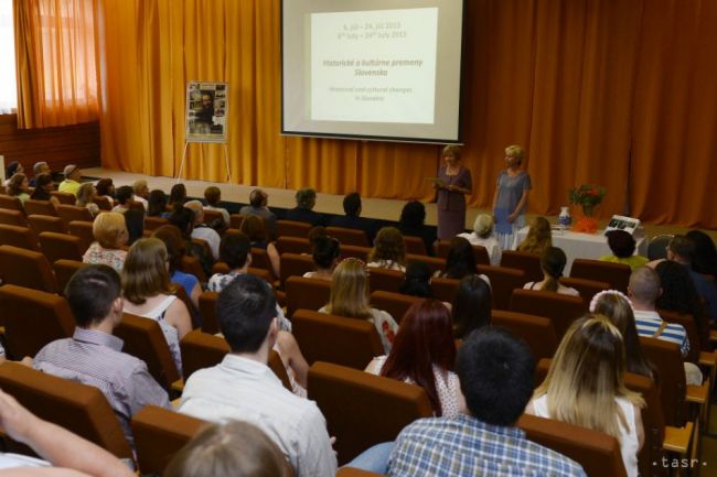 Zahraniční študenti sa budú tri týždne zdokonaľovať v slovenčine