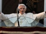 Benedikt XVI. má stále jasnú myseľ a dobrú pamäť, tvrdí František