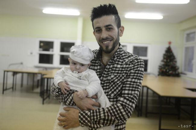 V rámci charitatívneho projektu sa ušilo 2200 nosičov pre utečencov