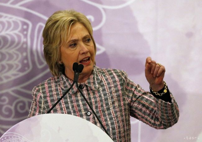 Clintonovej náskok pred Trumpom sa zvýšil na 13 percent