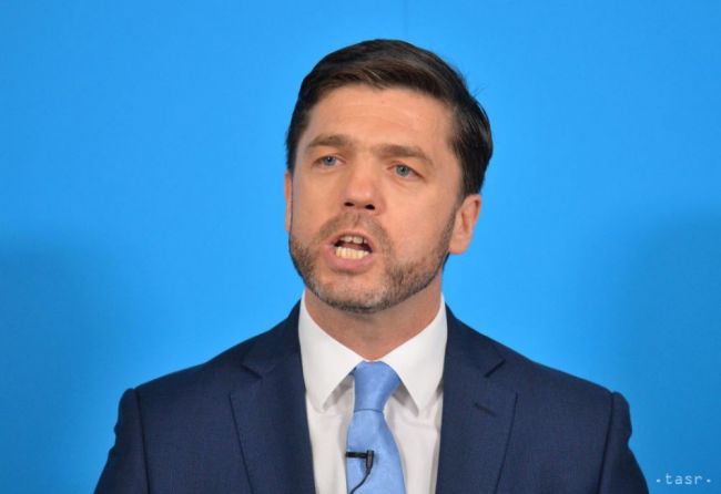 Konzervatívec Crabb odstúpil zo súboja o post britského premiéra