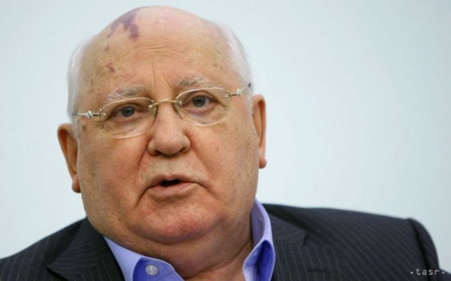 Gorbačov: NATO hovorí o obrane, ale pripravuje sa na útočné operácie
