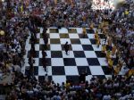 Štiavnický živý šach vyvrcholí partiou veľmajstrov so zakrytými očami