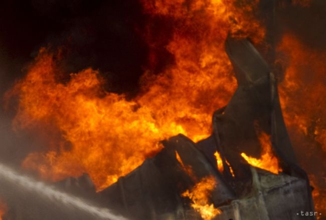 V Galante horel byt, hasiči evakuovali z paneláku 80 ľudí