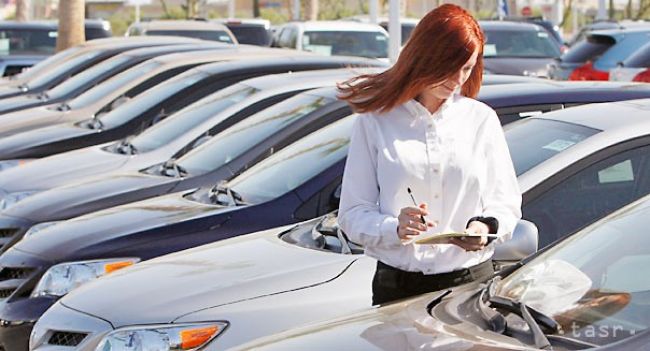 Slováci sú ochotní za ojazdené auto zaplatiť priemerne 12.000 eur