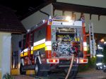 Bratislavskí hasiči zasahujú pri požiari strechy domu v Borinke