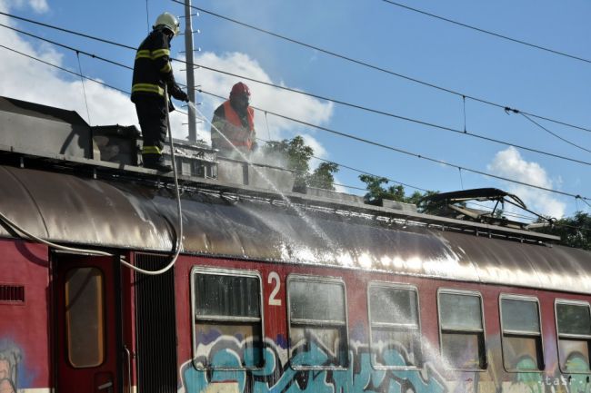 V Borši prerušili na hodinu dopravu pre zadymenie osobného vlaku